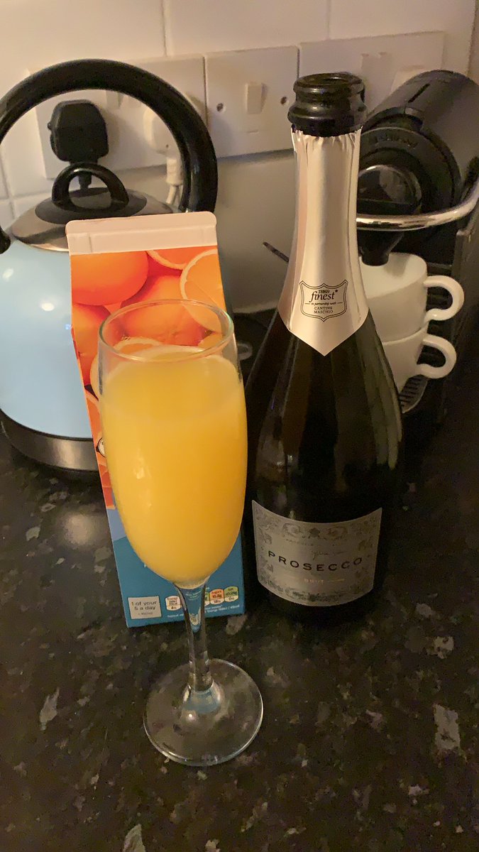 Rizz_Dizz's tweet photo. When you invite your bro over for birthday bucks fizz and he has one glass then goes to watch the footy 🤦‍♂️ oh well more for me #sundaybubbles https://t.co/SJt3kmW0vJ