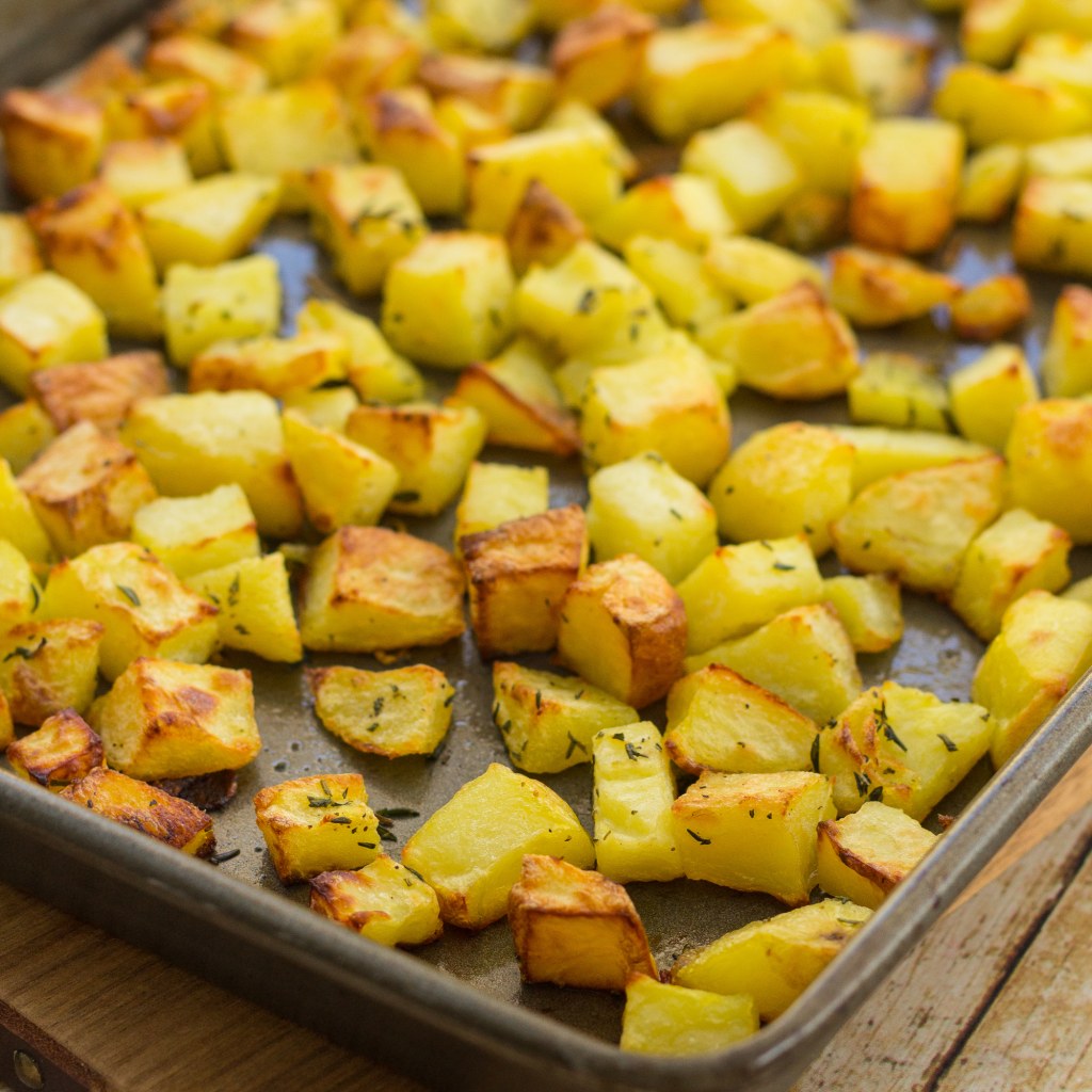 easypeasyfoodie's tweet photo. Delicious mini roast potatoes coated in garlic and herbs, these Easy Homemade Parmentier Potatoes are one of my favourite side dishes. Perfect as an alternative to traditional roast pot... https://t.co/teTVOTvZbf 

#potatoes #parmentierpotatoes #roastpotatoes #easter #easterfood https://t.co/3UmkbgxHVW