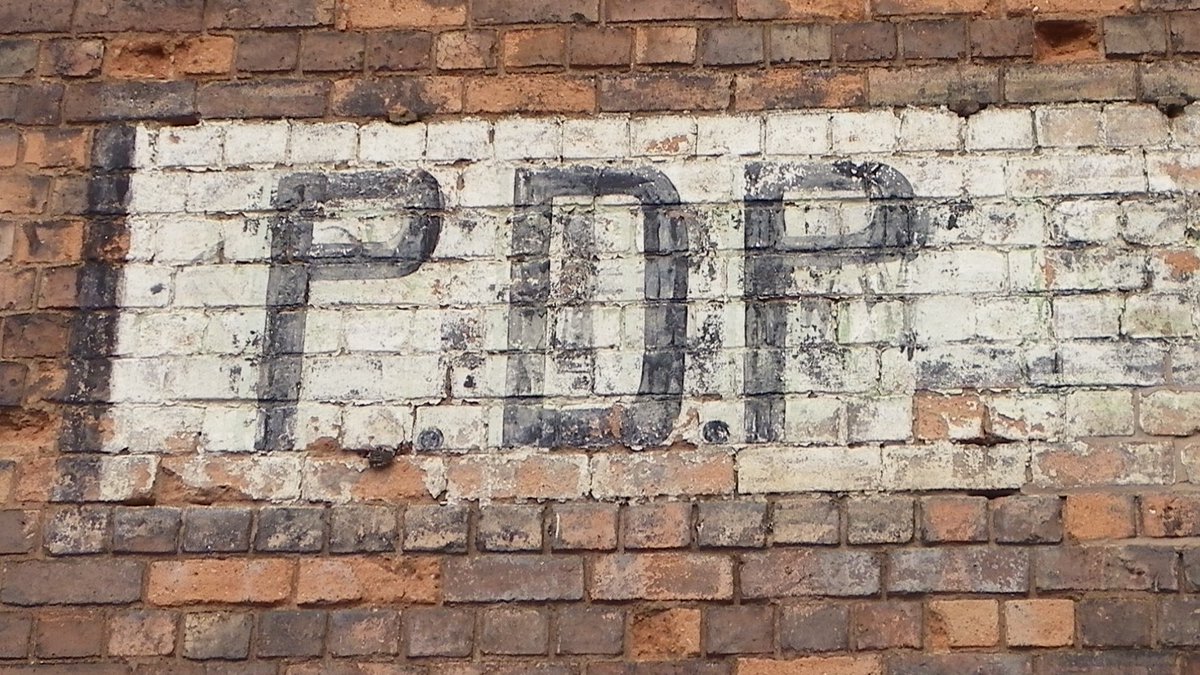artysu1's tweet photo. #FontSunday #Roughfonts Taken in Hillfields, Coventry and Digbeth, Birmingham. https://t.co/x8UQqJ5PC8