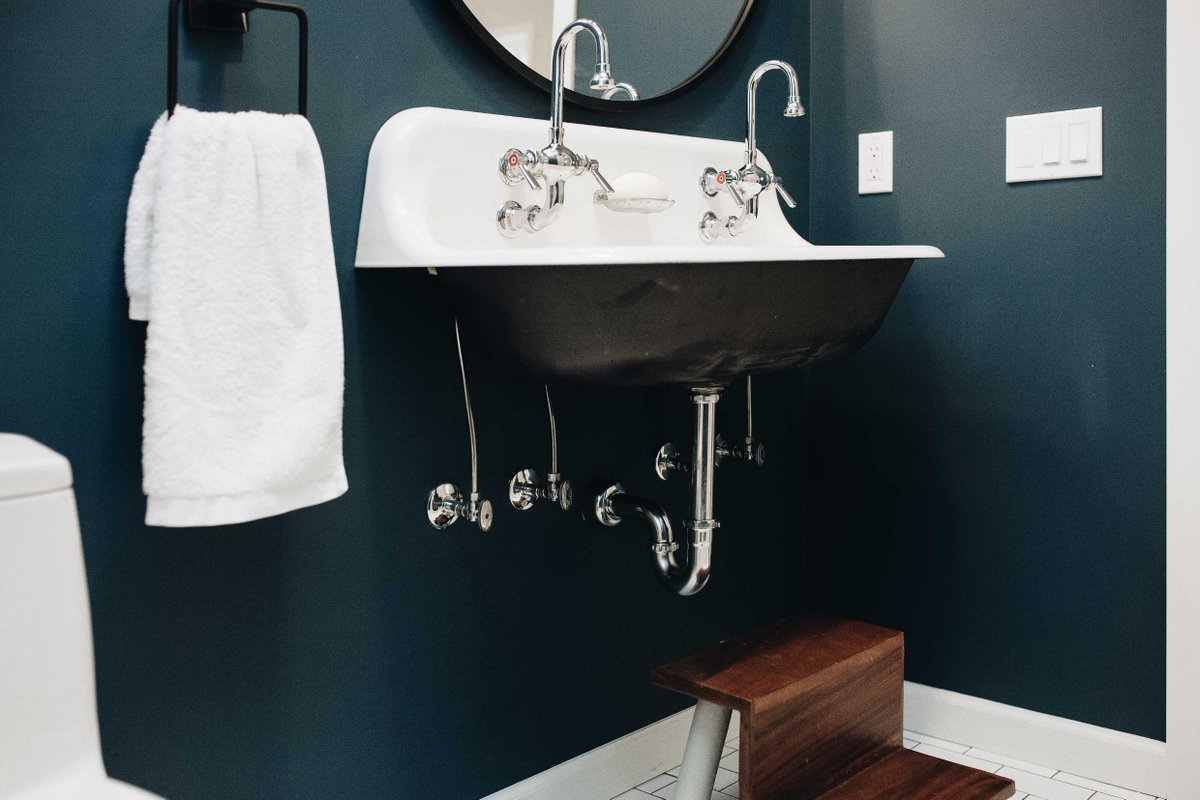 telemarkinc's tweet photo. Newly crafted bathroom––what are your thoughts on the colors and fixtures we used? https://t.co/vczVnaHVgf