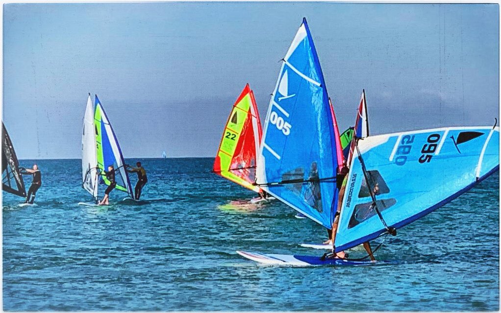 lifeofga8's tweet photo. Surftown... ☀️🏄🏻‍♂️😎
.
.
#mondello #sicily #palermo #windsurfing #windsurfer #windsurfers #windsurferclass #windsurflife #windsurfinglife #surflifestyle #surflife #atuono https://t.co/kIF4CBSiFS