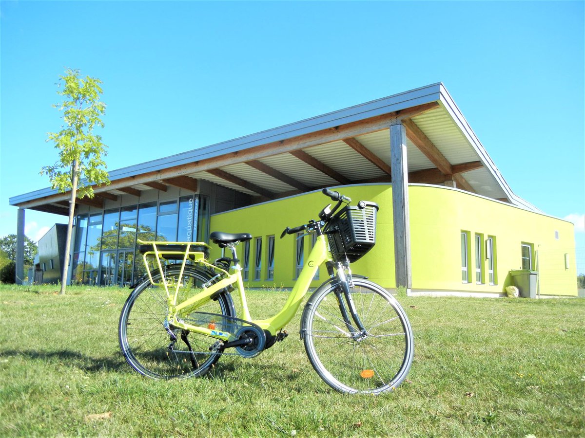 La piscine de Derval ravit les sportifs à moins d'une heure en vélo à assistance électrique de #Châteaubriant cutt.ly/IrlJlrR