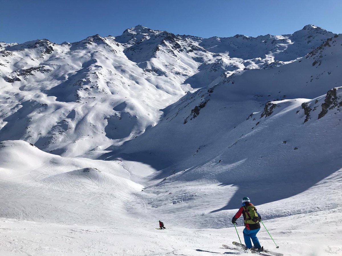 skiweekends's tweet photo. Megan one of our #chalethosts had a day off #skiing the back of #LaMasse today and finished with a cup of the best vin chaud in the #3valleys at the Refuge de lac du lou.
#dontletthechaletstaffhaveallthefun, book a ski trip today. #fab #jandeals #skiweekends https://t.co/uZKcYxbWox