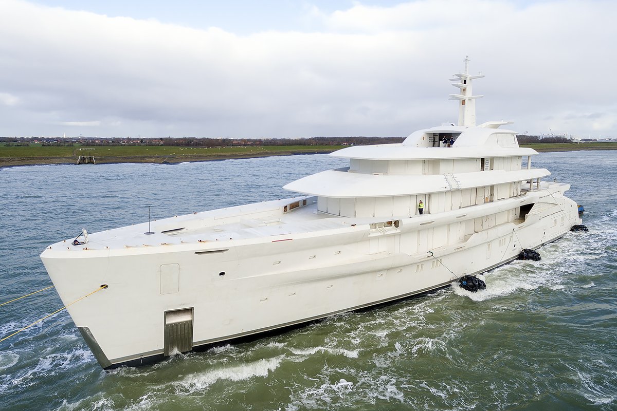 Dutchyachting's tweet photo. The hull of #AmelsHolland’s largest #yacht, the 2,850 GT 78m/ 256ft #Amels476, was launched at their #Galati #shipyard in #Romania on the 4th of last month and arrived at #Flushing by the heavy load carrier #RolldockSun for her fitting-out last Friday. Photo: 
@Maritimephoto https://t.co/2TbZY2bbMg