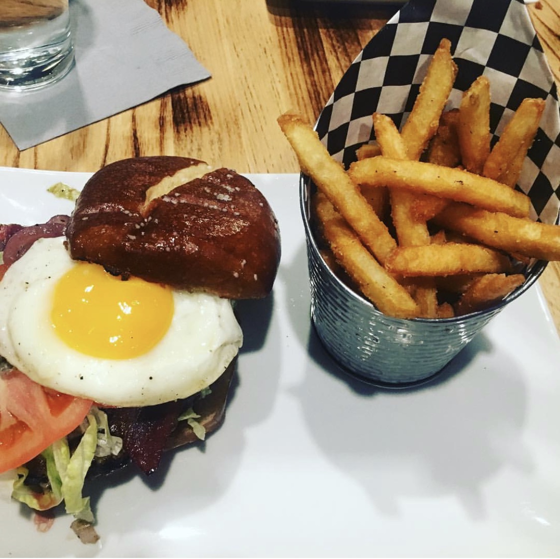 8020atKaelins's tweet photo. Genuinely the best burger in town! 

Open 7 days a week
$10 Buckets all day everyday.
Don’t miss our Sunday brunch and $3 giant Mimosas. 
#8020atKaelins #louisvillelove #louisvillefoodie #eatlocal #homeofthecheeseburger #louisvilledinner https://t.co/P5g1uvExJT