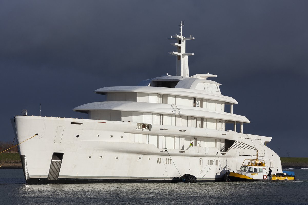 Dutchyachting's tweet photo. The hull of #AmelsHolland’s largest #yacht, the 2,850 GT 78m/ 256ft #Amels476, was launched at their #Galati #shipyard in #Romania on the 4th of last month and arrived at #Flushing by the heavy load carrier #RolldockSun for her fitting-out last Friday. Photo: 
@Maritimephoto https://t.co/2TbZY2bbMg