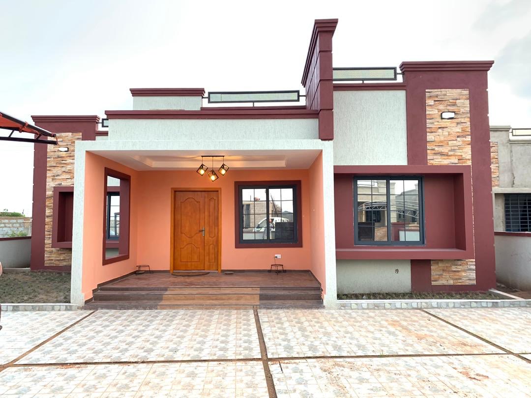 _BenopaOnyx1's tweet image. Location lake side community 8 
Pop ceiling 
Air-conditioning in all rooms 
Fence and gated 
Double glazed  sliding windows  
Overhead water tanks
Stamp concrete drive away 
 Car port 
Fitted kitchen cabinet 
Prices 3 bedroom ($120K) 
4 bedroom house ($140K)
Kindly RT my hustle🙏