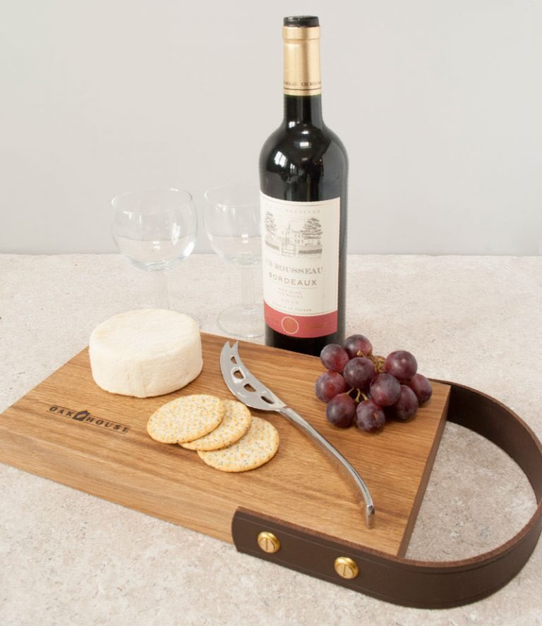 Lazy Sunday? Lovely bit of cheese, on a lovingly handmade Oak board. Yes please....
#oak #cheeseboard #handmade #oakhouse