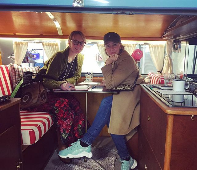 Camper van can! We met some lovely new suppliers @topdrawerlondon hanging out in the Belgique/Californian camper of dreams who <a href="/bon/">Bon</a>.bini drove here in! Currently snoozing our way to East Croydon 💤 🦌 ift.tt/3a1QZj3