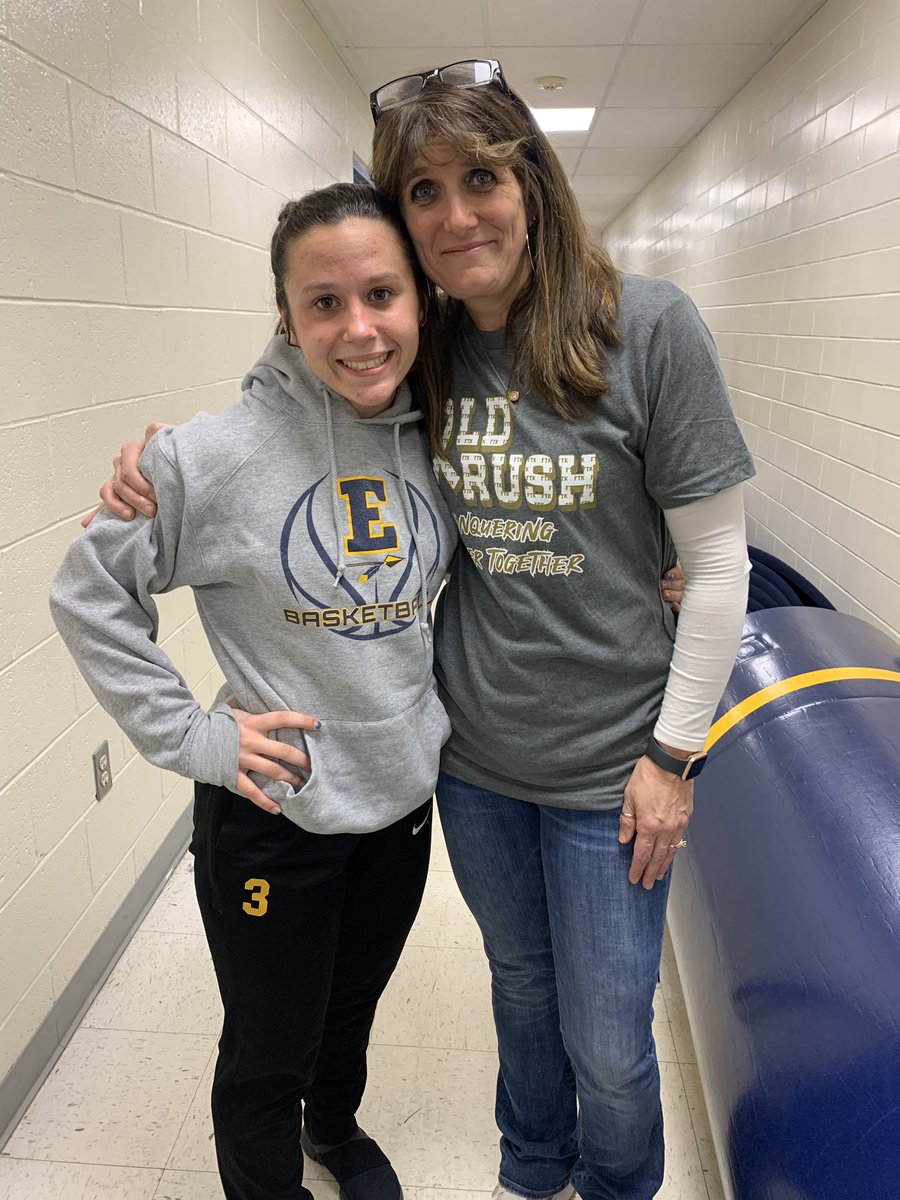 amshay51's tweet photo. 3 games in 3 days.  Proud of the effort and focus on improving each day.  We are very thankful for the support of our guest teachers this week as well!  Thank you to Mrs. Martin, Mrs. Showalter, Mrs. Hartman, and Mrs. Shaak for bringing the JUICE on the bench!  #Family #GRIT 💙💛 https://t.co/qqG7DDAuRk