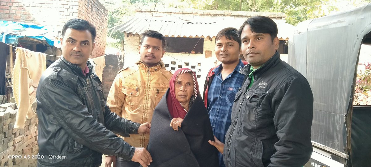 Real_Ashish1's tweet photo. अपनी क्षमता अनुसार हमने गरीब असहाय मजदूरों को ठंड से बचने के लिए 51 कंबल बांटे प्रभु श्री राम कृपा बना रहे अगली साल 151 कम्बल बांटे  इस पुनीत कार्य में सहयोग के लिए DM करे https://t.co/76gUjMbeNr