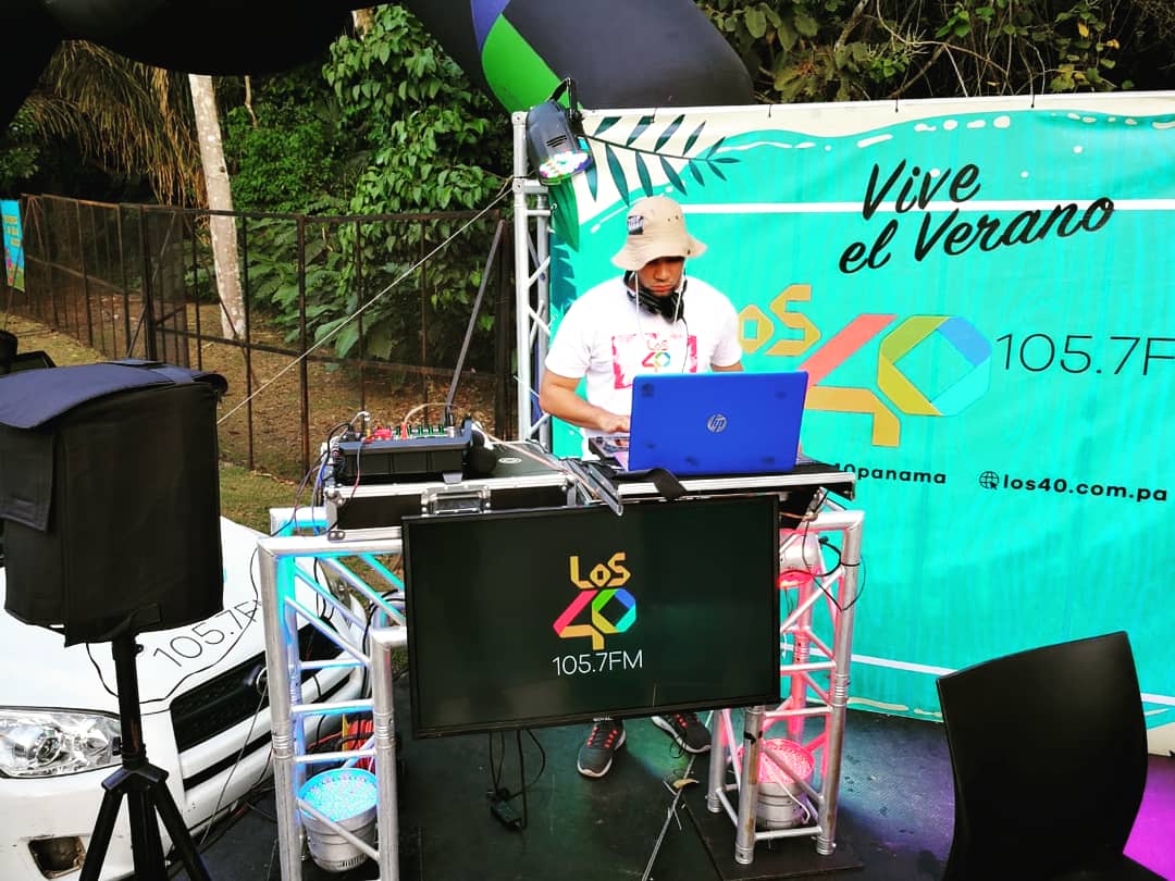 xanderonthebeat's tweet photo. Ayer poniendo buena música en la entrada del #AtlasGoldenFest ✌🏼🔥 https://t.co/LHUiO20G1k