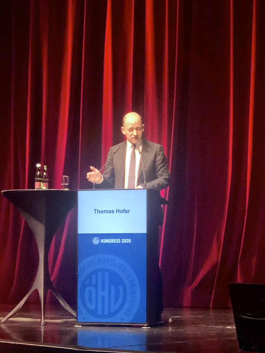 MichaelMrazek's tweet photo. Der arrivierte Politikberater Thomas Hofer über das politische System, die Politik und Intetessensvertretung
#oehvkongress #followNCM #DigitalStrategy #KMUdigital #oehvkongress2020 https://t.co/NPrUDmKFL6