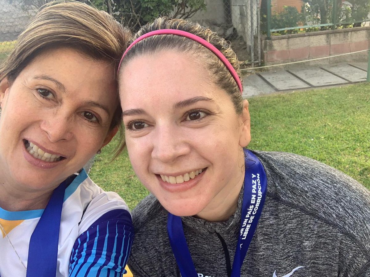 AmChamSal's tweet photo. ¡Hoy nos pusimos los tenis y nos unimos a la carrera #YoCorroXLaPaz! 🏃♀️🏃♂️ Junto a nuestros #AmChamMembers y aliados reafirmamos nuestro #CompromisoConElSalvador y el fomento de la transparencia. https://t.co/kX89wRk6qm