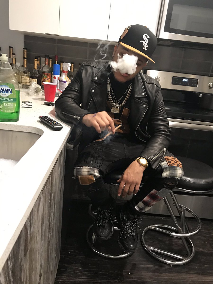 YoungBo101's tweet photo. I came a long way from a stove in a kitchen... - @astonmarphi #MULA #EFFORTRecords #BoGoneGo2 https://t.co/eU2q9XvTZG