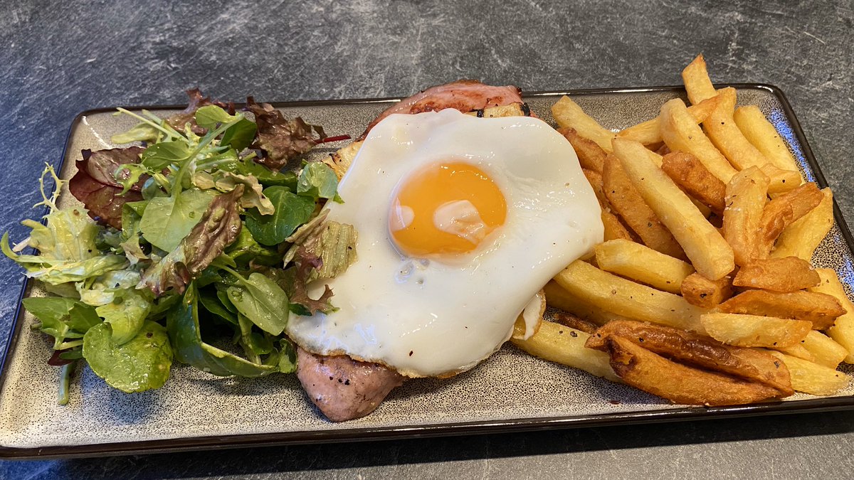 psholmes's tweet photo. Sunday Lunch at Bread and Butter Penwortham - amazing and well worth a visit.... #gammo #sundaylunch https://t.co/6lawP9y0UQ