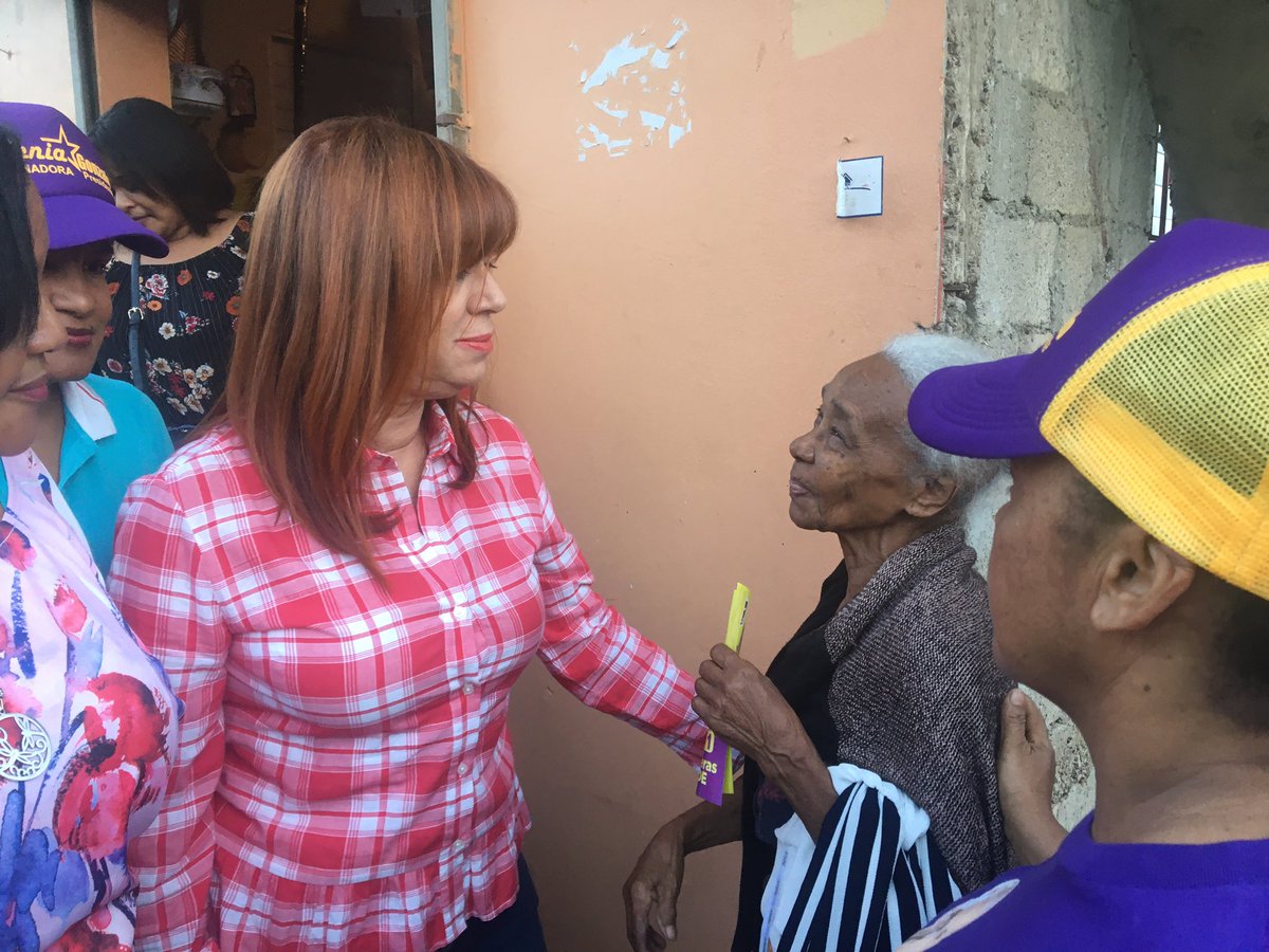 KeniaPresente's tweet photo. Seguimos trabajando cara a cara con nuestros provincianos de El Seibo, para dar continuidad al desarrollo que ha iniciado @DaniloMedina con @Gonzalo2020RD, firmes hasta el triunfo! @PLDenlinea @temomontas @JoseRPeraltaF @de_bisono @ParedesMelanio @Robertdelacruzw @MirabalPm https://t.co/Io8EKOhfyO