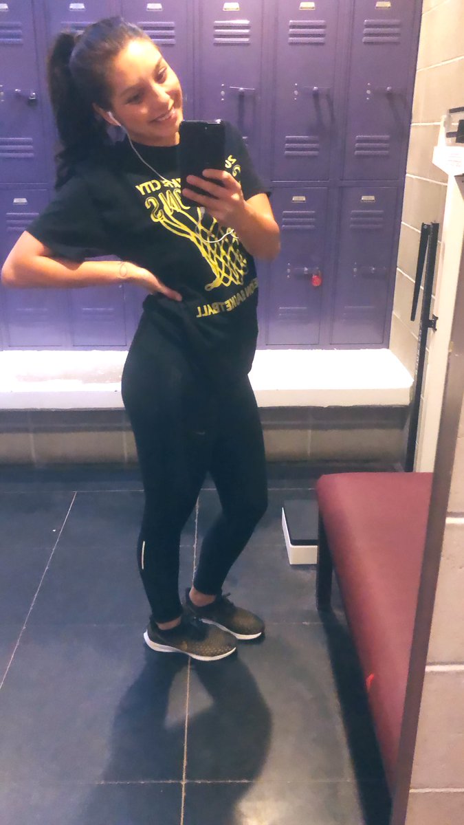 Estrella_SF's tweet image. I use to able to run 5 miles straight. Today I walked, jogged and lunged for a total of 1 mile and thought I was going to die. 4.5 months pregnant is really something else lol #preggers #pregnantproblems