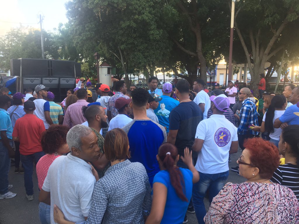 KeniaPresente's tweet photo. Alegría en los barrios de El Seibo en preparación para el gran triunfo electoral del @PLDenlinea y sus candidatos el próximo 16 de Febrero, como antesala del éxito que tendremos en Mayo 2020.  @JoseRPeraltaF @ParedesMelanio @MirabalPm @Robertdelacruzw @DaniloMedina @de_bisono https://t.co/CInExqNgvZ