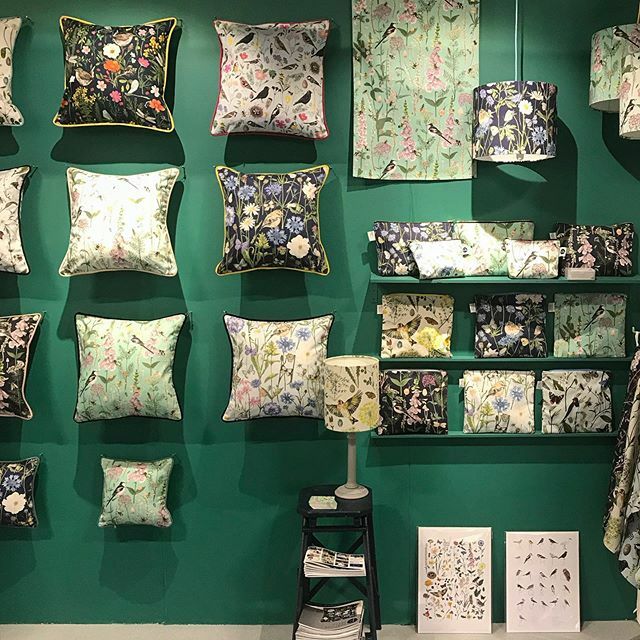 ParticlePress's tweet image. A lovely first day @topdrawerlondon! My green stand worked out okay! It’s been great to meet up with old stockists, and meet some new ones! Come and see me on stand CRL9 if you are visiting! .
.
.
.
.
.
.
#handpaintedpattern 
#floralfabric #fabricstash #… ift.tt/2Tjombk