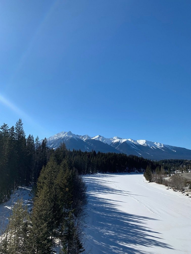 StarwestLtd's tweet photo. Star West employee Lyle snapped this stunning picture just west of Prince George. It's hard not to love your job when this is your view! #StarWestPetroleum https://t.co/AOw0FwN9GB