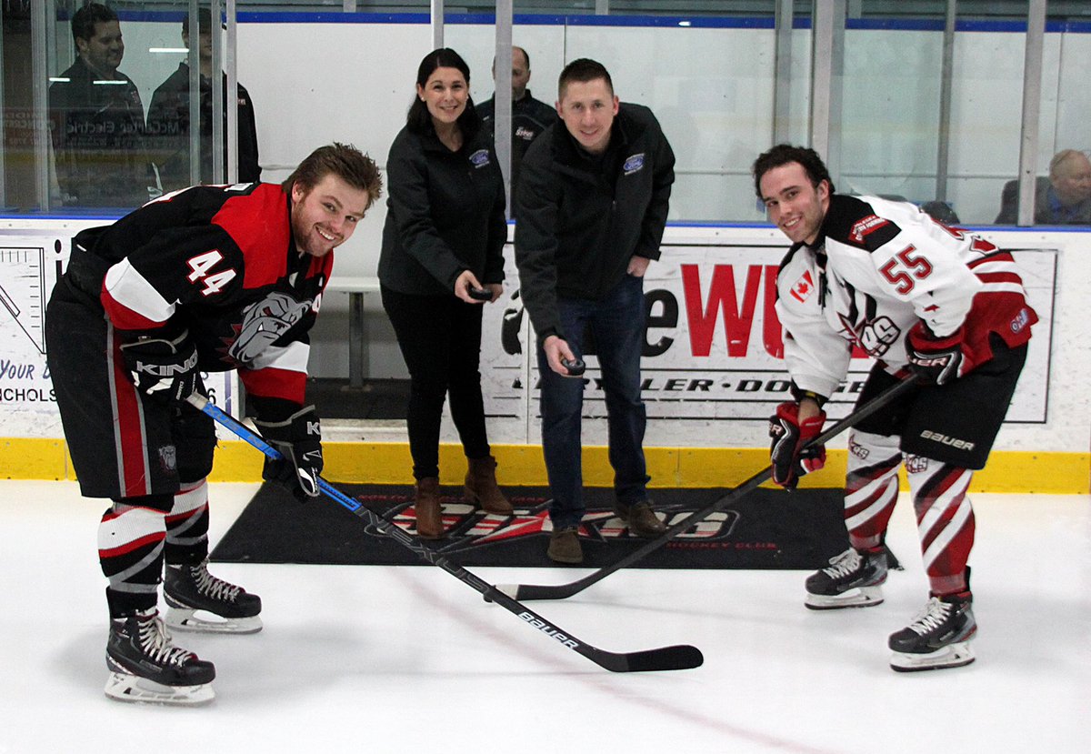 NMStarsHockey's tweet photo. Andrea McLinchey And Jay Thompson from McDonnell Motors were on hand last night to kick off game 4 of the #battleof81 with Stars Captain Sebastien Nogueira and Bulldogs number 44 Joey Capirchio.
🏒Final Score 4-1 for your #nmstars #gostars https://t.co/Blw8nry1AJ
