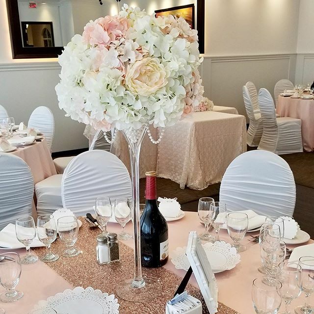 glamlocation's tweet photo. This simple and elegant centerpiece is one of our favourite!! #weddingcenterpieces #glamlocation #glamlocationdecor #montrealweddings #weddingtrends https://t.co/p7xnCel3oZ