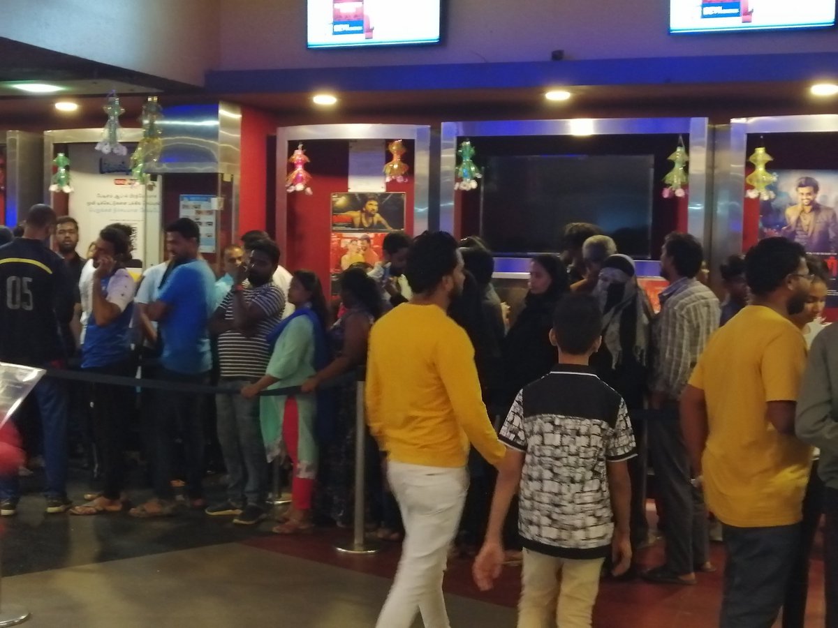 pskk2021's tweet image. Night show #DeviParadise &amp;amp; #DeviBala show Going now, #Devi 80% full, still 25 minutes to go for the show. Housefull guaranteed 🔥🔥

#DarbarThiruvizha #DarbarPongal