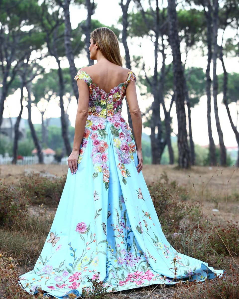 EpicureansStyle's tweet photo. Flowers in the sky 🌈 by @yaghicouture
Love it 💖💙
-
-
-
-
#bluedress #flowerydress #dress #flowers #summerdress #flowersstyle #flowersinfashion #blue #epicstyle #epicureansstyle https://t.co/MhFjPGNYvC