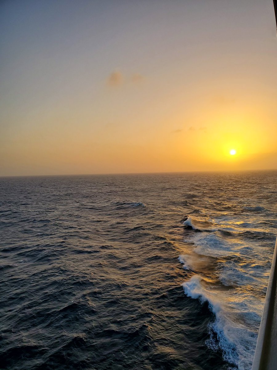 RealDeitchBeats's tweet photo. In 1 nite I played with @Marcuskingband , @KarlDenson #KDTU , #Ghostnote , and @RooseveltTheDr among many others. What a hang.. @jamcruise https://t.co/tqPvZOgJZy