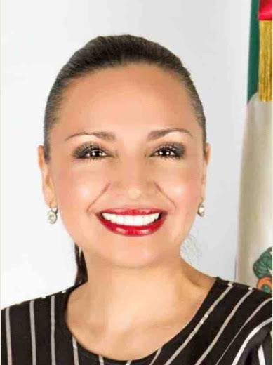 Deseamos siempre lo mejor para la eficiente funcionaria pública  <a href="/NataliaRiveraGr/">Natalia Rivera</a> -que siempre tiene una sonrisa y frase amable para todos-, sobre todo hoy que cumple un año más de vida. Dios la colme de bendiciones y la vida le siga sonriendo en ámbito personal y profesional