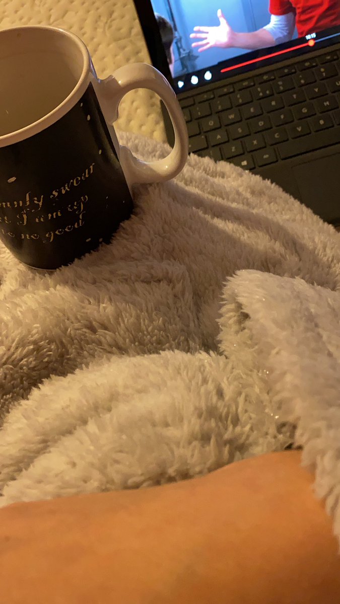 olakoperaxx's tweet photo. Time to relax, returning to university for my final semester of my degree. It’s going to fly-by and time to really push my boundaries and take more risks. @lmauniofficial #lma #universitydegree https://t.co/kqPtnuQ1fx