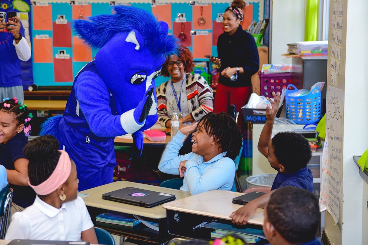 blue_coats's tweet photo. π π±ππππ & π±πππππππππ π
Coaty and crew with an awesome visit to Warner Elementary School this past week! The site of the dance-off mentioned in this weekβs episode of The #BlueCoatsBeat. π
‡οΈ
https://t.co/HpE1JZdfJN
#BasketballHasPower x #JoinTheRevolution https://t.co/3DfpFTsies