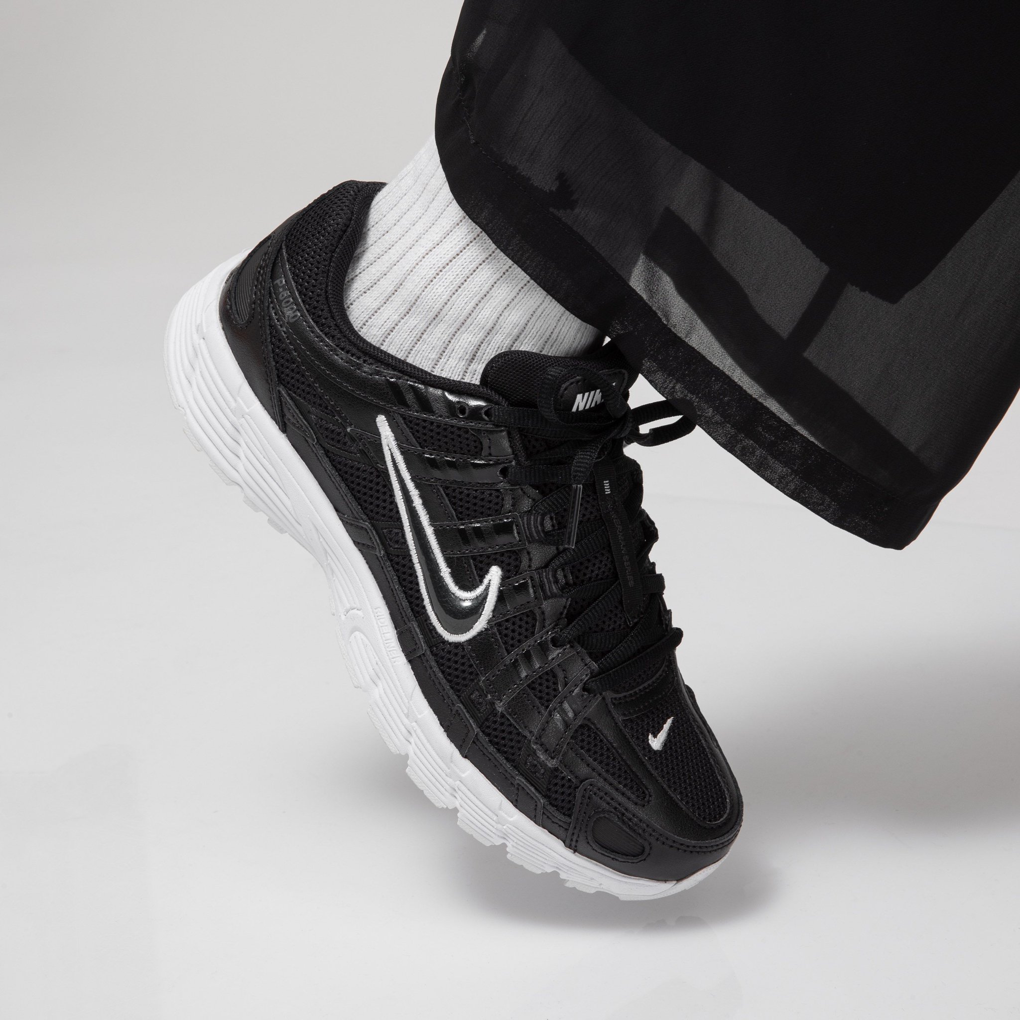 p6000 black and white