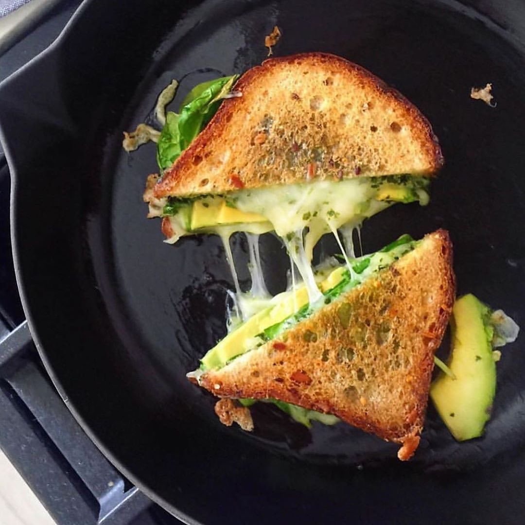 HometownOff's tweet image. Green goddess grilled cheese 🧀 🌿⠀
Love this? Then follow HometownOff 💚⠀