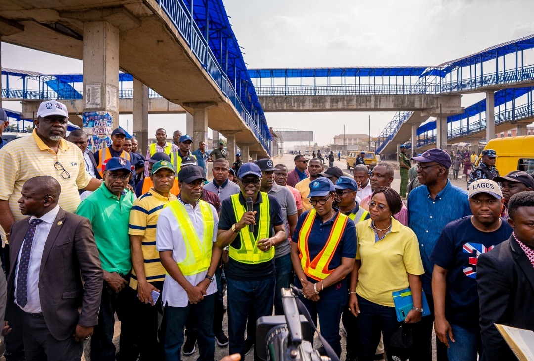 gboyegaakosile's tweet photo. "Oshodi to Abule Egba BRT corridor will be ready in May this year."_ @jidesanwoolu. The Governor disclosed this during an inspection tour of the BRT infrastructure earlier this afternoon. He stated further that the corridor will be opened with 200 buses.
#ForAGreaterLagos https://t.co/QuUFADD3cA