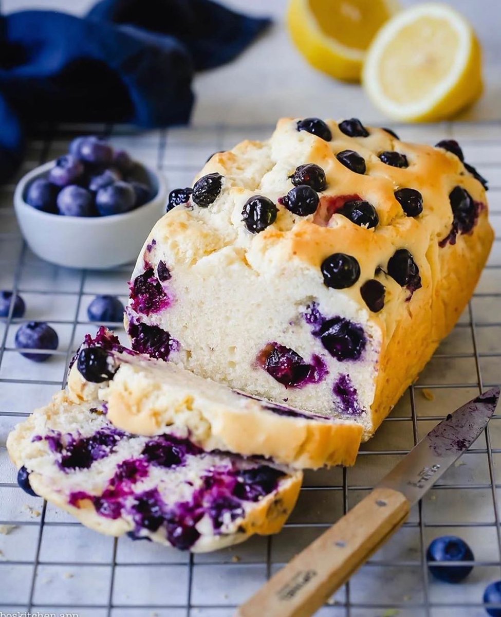 HometownOff's tweet image. Tag a Friend Who Would Love This Blueberry lemon pound cake 😋💙 🍋✨