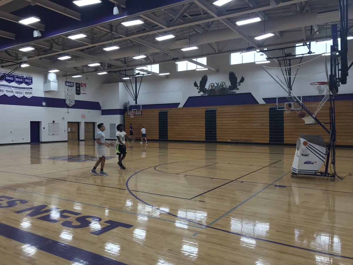 Chadbr3's tweet photo. Committed. Tough times form tough teams. These guys continue to grind. Good things will come when you get commitment like this. #oldabepride https://t.co/4K1JIqkDmH