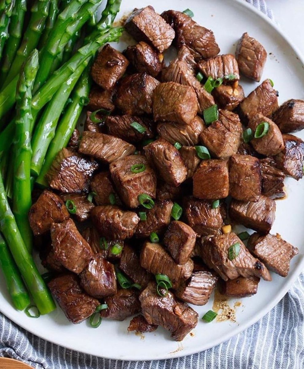 HometownOff's tweet image. HONEY GARLIC STEAK BITES 🤩😋🥒⠀