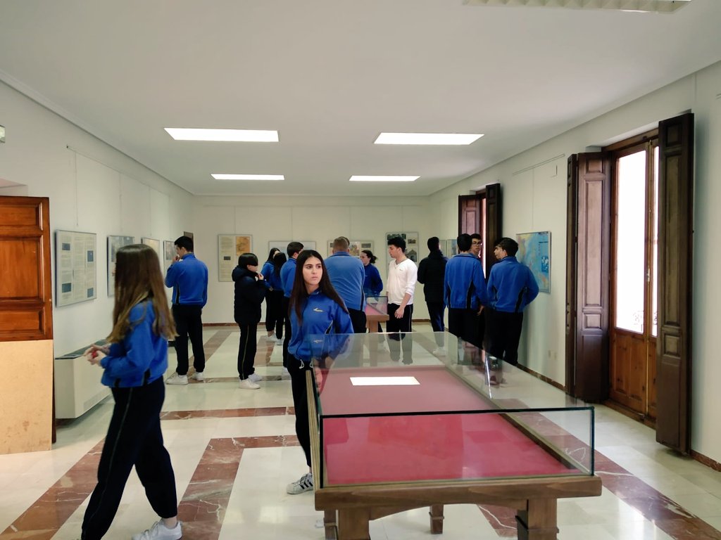 Cluny_Novelda's tweet photo. ⚓500 anys de la primera volta al món!
Al Gómez-Tortosa, 3er ESO ha recorregut esta setmana l'exposició de les expedicions de Magallanes i Elcano.
Quantes aventures!🌍⚓

#tempsd'exploradors
#descobrintelmón
#SecundàriaCluny
#ClunyNovelda https://t.co/BPlUPCrjHw