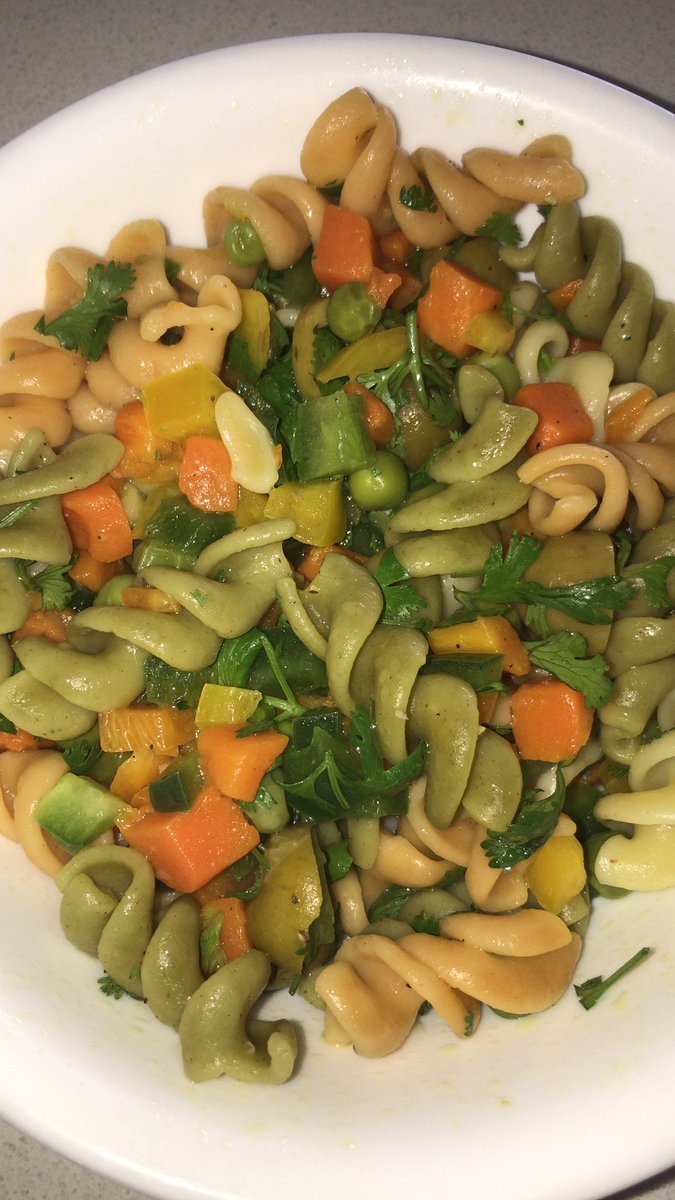 Marladukharan's tweet photo. Salsa, to go with the pulled pork, and a pasta salad. #SundayLunch #NewYearGoals #TryingToBehave https://t.co/yu2hqVP0yL