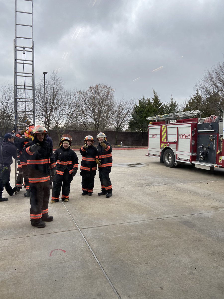 ExplorerPost1's tweet image. Saturday Morning Training! Ropes, ladders, mechanical advantage, and a few bunker gear drills to kick the year off