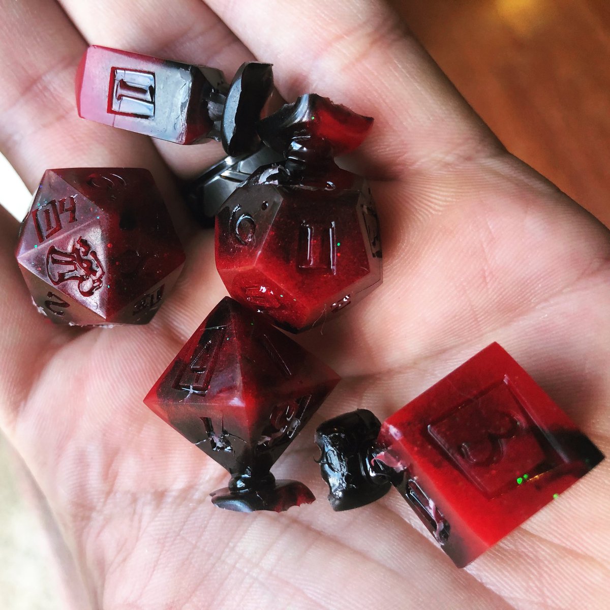 hardlightforge's tweet image. Here to steal your heart! First run of my new #persona5 inspired dice set! Super excited that these turned out so well!  Just need to tweak the color mix a little on the next run and I think we are gonna have something special! #dice #dnd #diceporn #customdice #persona #p5R