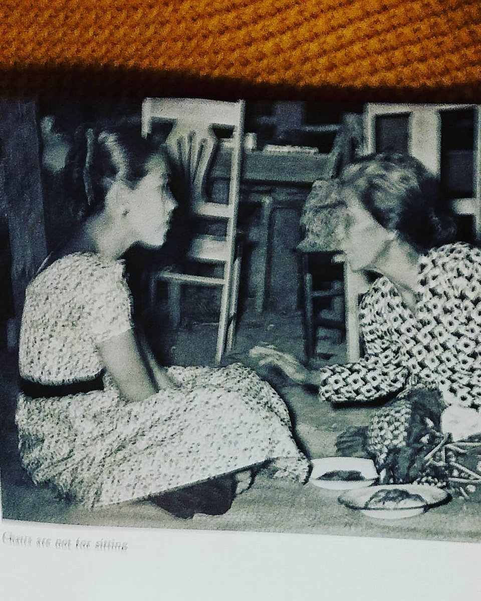 YvetteKopijn's tweet image. De eerste editie van The Javanese of Surinam&apos; (Waal Malefijt, 1963) in the pocket!
Het 1e #proefschrift over #Javanen in #Suriname dat werd geschreven over een vrouw, die voor het eerst  Javanen zelf aan het woord liet.
Inspiratie voor mijn eigen proefschrift!
#femalescholars