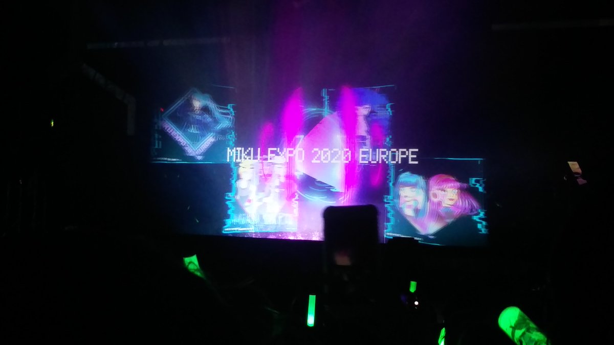 Visualsights's tweet image. A quick summary of the photos I got from the Miku Expo event I also have some short videos.  🎶📸