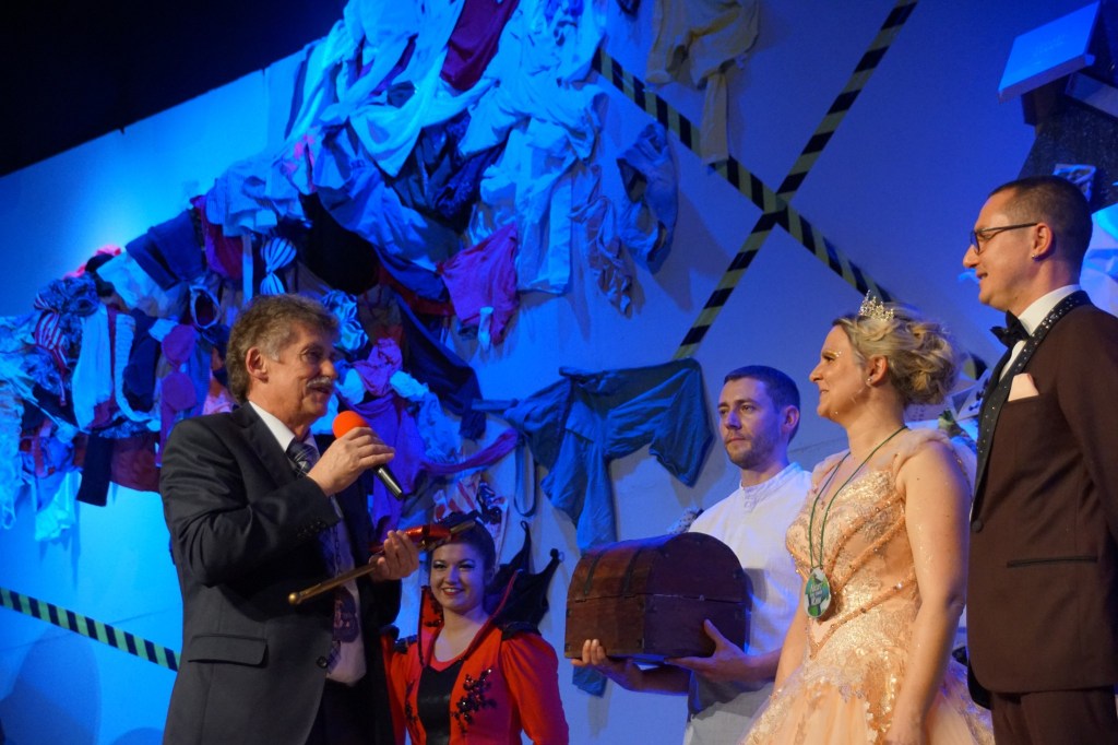 FCR_eV's tweet photo. 1. Bunter Abend 2020 - Bilder sind online! https://t.co/uTockUGTaG https://t.co/MO1tNs450w