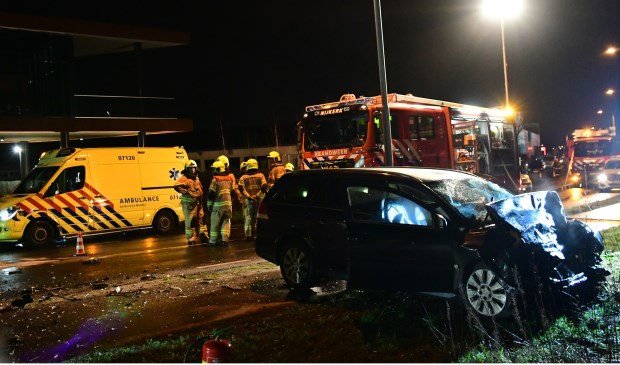 Dodelijke aanrijding tussen tankwagen en auto [NIJKERK] Op de N301/Ambachtsstraat in Nijkerk heeft zondagavond een frontaal ongeluk plaatsgevonden tussen een tankwagen en een personenauto.