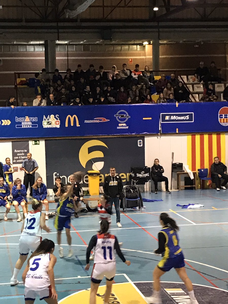 CBIgualada's tweet photo. La grada jove “Omplim Les Comes” animant al nostre equip! 😍

#CopacatBQ https://t.co/PrpvcjuR78