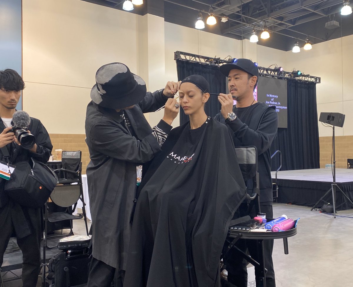 cyberaug's tweet image. .@Amazing_Jiro live makeup demo now at #IMATS LA with model @Model_NayeliM