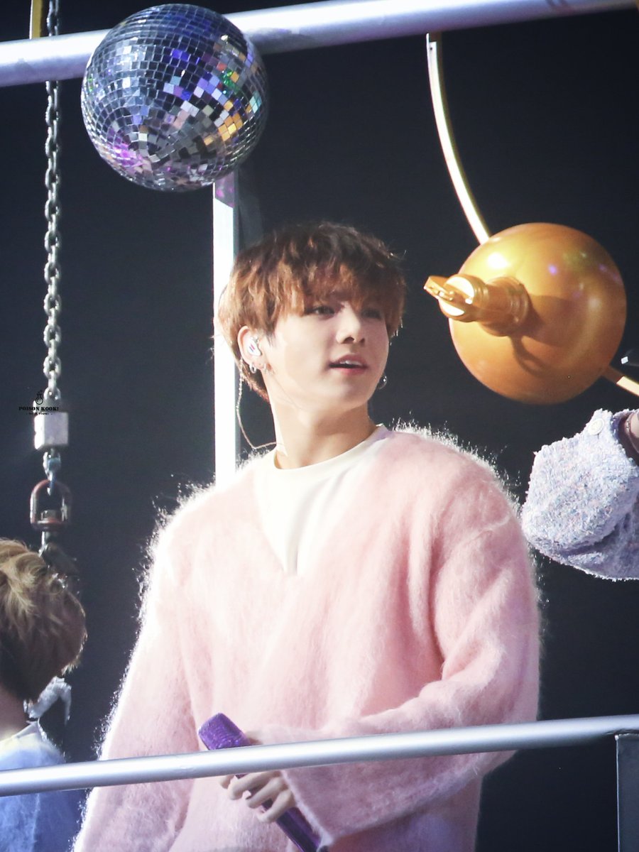 PoisonKook0901's tweet photo. 200105 골든디스크 
@bts_bighit @BTS_twt 
#방탄소년단
#전정국 #JungkookForever https://t.co/PKuSeBln9A